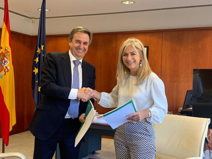 Junta y Endesa impulsan un programa para promover la formación en redes de distribución entre los estudiantes de FP dual.