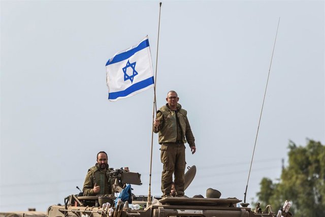 Imagen de militares israelíes cerca de la frontrea con Gaza.