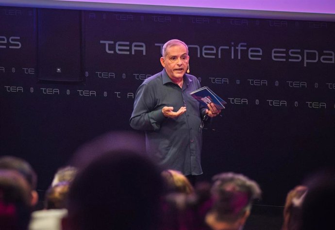 El consejero de Empleo del Cabildo de Tenerife, Efraín Medina