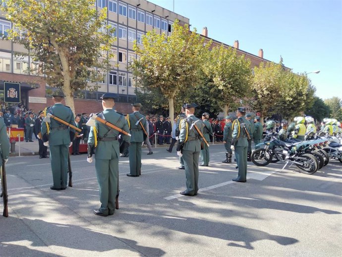 Acto de conmemoración de la festividad de la Virgen del Pilar, patrona de la Guardia Civil, en Pamplona.
