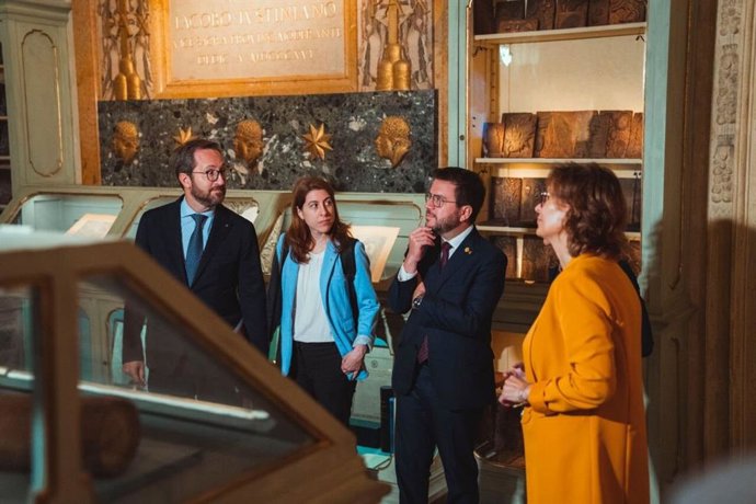 El presidente de la Generalitat, Pere Aragons, visita la Universidad de Bolonia
