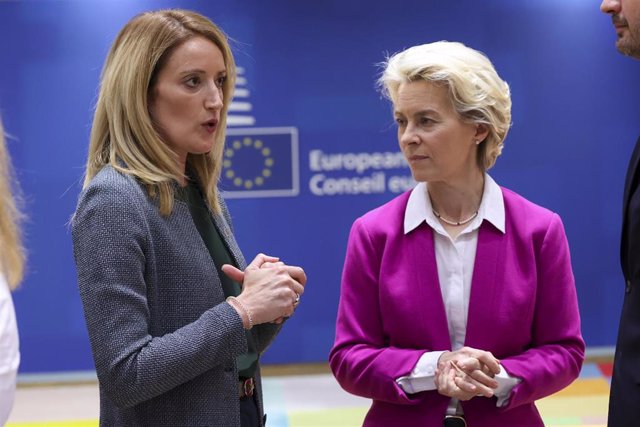 Archivo - La presidenta de la Comisión Europea, Ursula von der Leyen, y la presidenta del Parlamento Europeo, Roberta Metsola