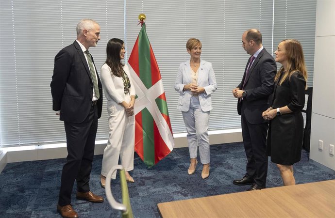 La consejera Arantxa Tapia en su visita a Japón