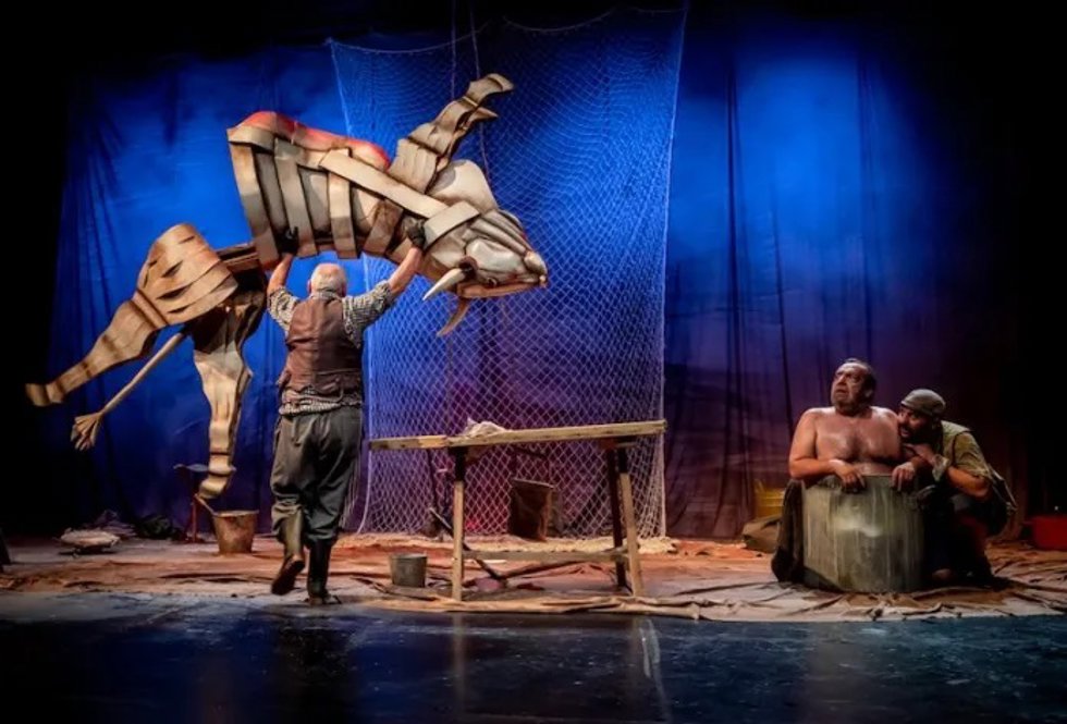 Escena de La Vaca, de Samarkanda Teatro.