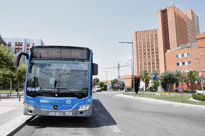 Archivo - 'EMT Smart Bus Madrid' nuevo autobús a demanda que ha lanzado hoy la EMT, sale del hospital 12 de Octubre