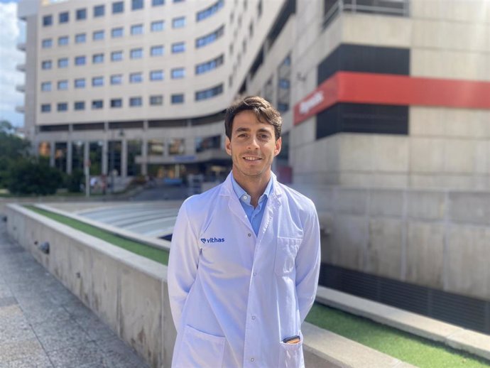 El doctor Juan Aguilar, cirujano ortopédico y traumatólogo especialista en patología de hombro y codo en el Hospital Vithas Valencia 9 de Octubre