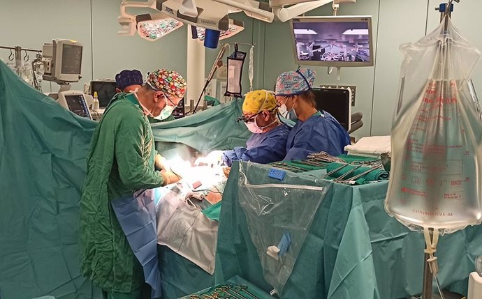 El Hospital La Fe realiza de forma simultánea tres trasplantes bipulmonares por primera vez en España