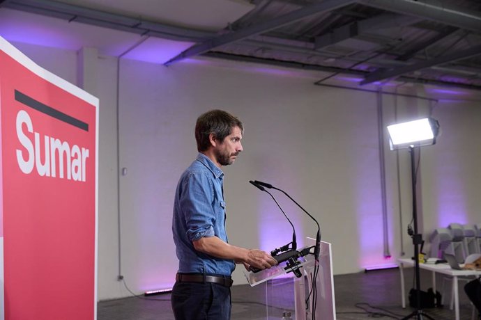 El portavoz de Sumar, Ernest Urtasun, ofrece una rueda de prensa, a 25 de septiembre de 2023, en Madrid (España).