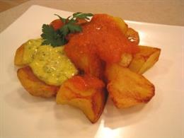 Archivo - Patatas bravas 