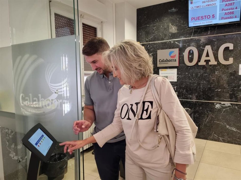 Calahorra coloca cuatro tótems para evaluar los servicios municipales de Urbanismo, Servicios Sociales, la OAC y la OAE