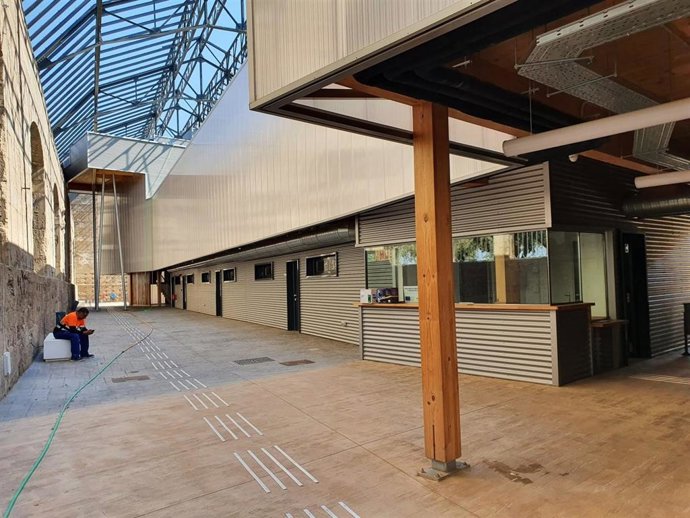 Archivo - Interior de las naves de Renfe en Sevilla ya rehabilitadas donde irá una incubadora de empresas relacionadas con la industria aeroespacial.