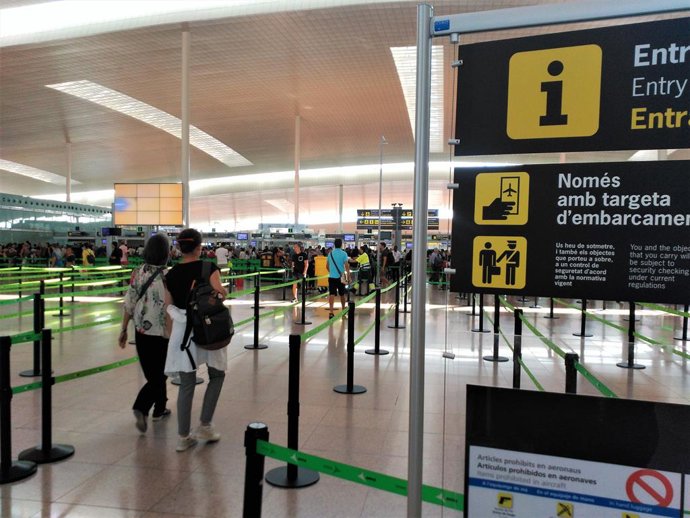 Archivo - Terminal 1 del Aeropuerto de Barcelona.
