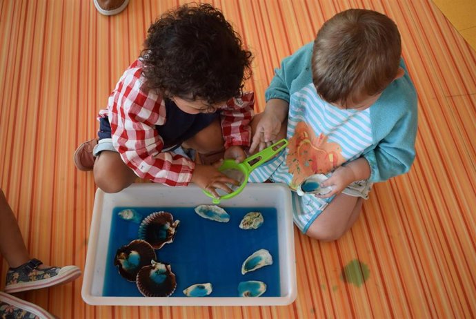 Archivo - Niños en una guardería municipal.