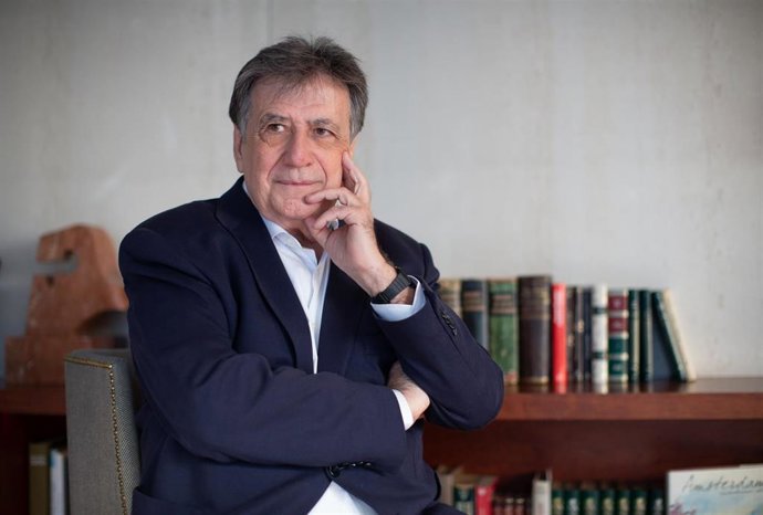 Archivo - El escritor Luis Landero 