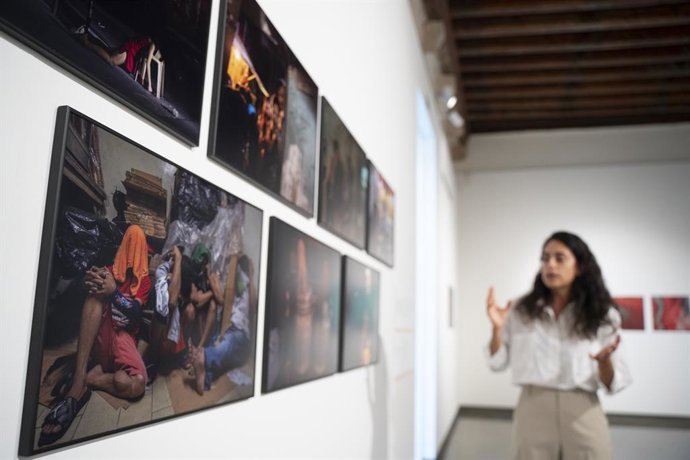 La representante de la World Press Photo Foundation, Martha Echevarria, durante la presentación de la nueva edición de World Press Photo 2023, en la Fundación Chirivella Soriano de Valncia
