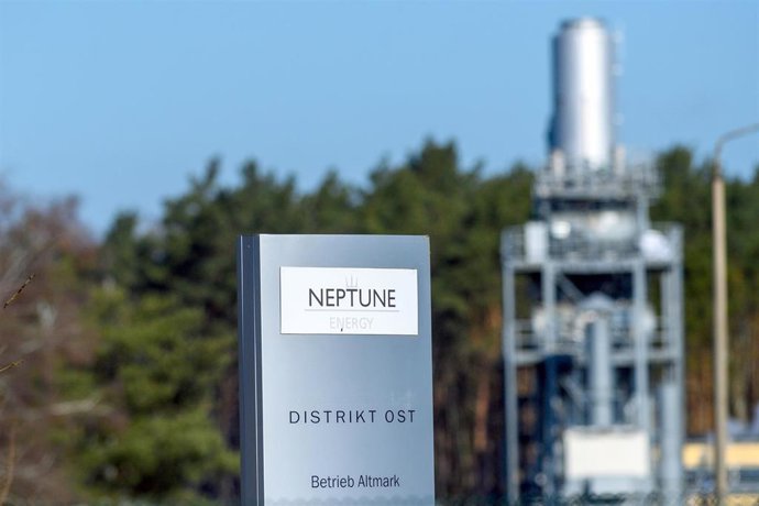 Archivo - FILED - 18 March 2022, Saxony-Anhalt, Salzwedel: "Neptune Energy District East Operation Altmark" is written on a sign. Italian energy giant Eni SpA has announced plans to purchase oil and gas exploration company Neptune Energy Group Limited. 
