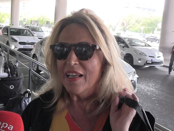 Lydia Lozano, a su llegada a Sevilla para asistir a la boda de Isa Pantoja y Asraf Beno
