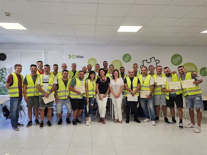Transportes Interurbanos de Tenerife (Titsa), empresa del Cabildo, ha incorporado al servicio a partir de hoy viernes a 25 conductores, tras el periodo de formación que se ha prolongado durante un mes.