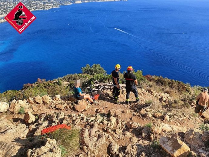 Rescatan en helicóptero a una mujer herida en una ruta en el Peñón de Ifach