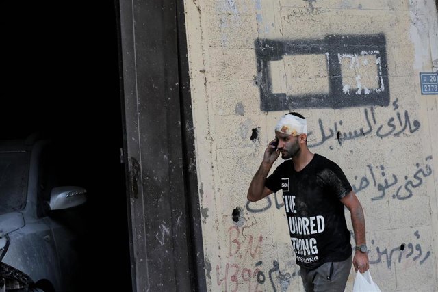 Un palestino herido en las calles de Gaza