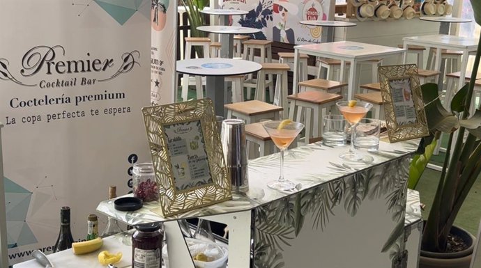 Grupo Premier ha presentado este viernes una carta de cócteles en el Festival de las Naciones "en honor a Sevilla".