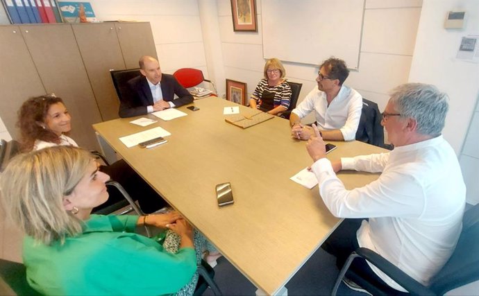 Directora general de Cuidados y Coordinación Sociosanitaria, Rocío Allande; la enfermera Marta Pisano; el viceconsejero de Política Sanitaria, Pablo García; la médica Carmen Martínez; el jurista Roger Campione, y el presidente de Comisión de Garantía y