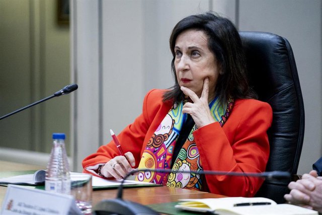 Archivo - La ministra de Defensa, Margarita Robles, mantiene un encuentro, por videoconferencia, con el contingente español en Líbano, a 11 de abril de 2023, en Madrid (España).