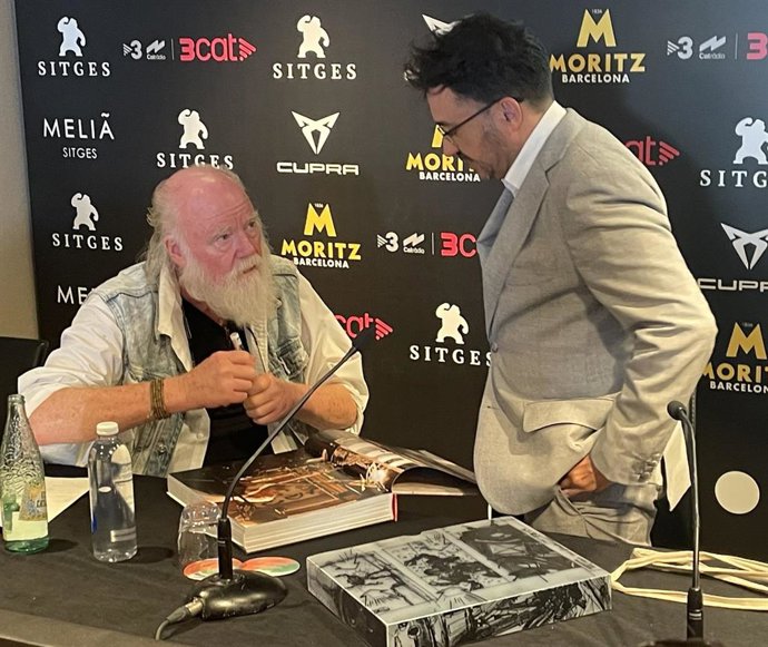 El especialista en efectos especiales Phil Tippet junto al director J.A.Bayona, en el Festival de Sitges