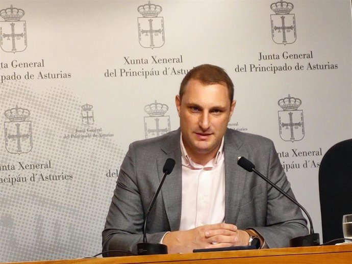 El portavoz de Foro en la Junta General, Adrián Pumares