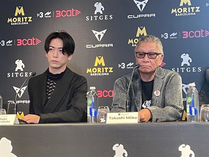 El actor y cantante Kazuya Kamenashi y el director Takashi Miike, en la presentación en el Festival de Sitges de 'Lumberjack the Monster'