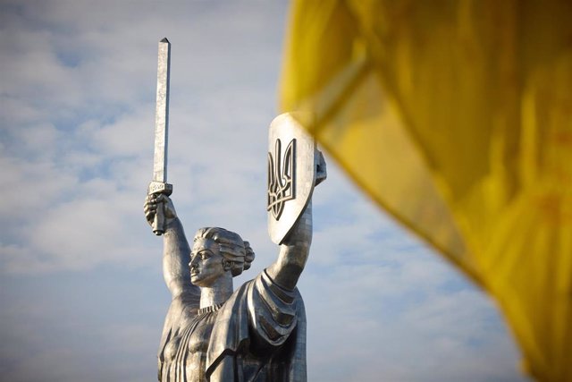 Archivo - Estatua de la Madre Patria de Ucrania, en Kiev.