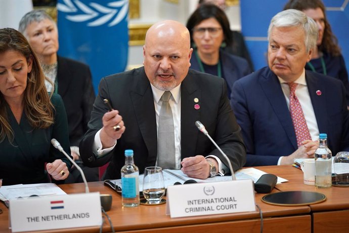 Archivo - 20 March 2023, United Kingdom, London: Prosecutor of the International Criminal Court Karim Khan (C) speaks during the Justice Ministers' conference at Lancaster House, London, in support of the International Criminal Court (ICC) and the investi