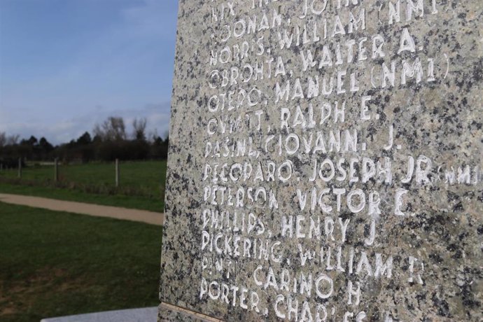 Obelisco memorial de la 1 División de Infantería localizado en Colleville-sur-Mer, próximo al actual cementerio militar estadounidense. Entre los caídos, el gallego Manuel Otero.
