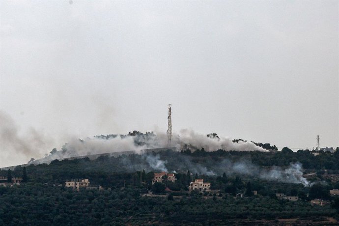 11 October 2023, Lebanon, Tayr Harfa: Smoke engulfs the Israeli post just at the edge of the Lebanese southern border village of Dhayra as seen from the village of Tayr Harfa. Photo: Marwan Naamani/dpa