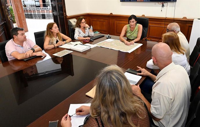 La alcaldesa de Santander, Gema Igual, se reúne con los vecinos de Corbanera