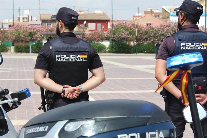 Archivo - Agents de la Policia Nacional