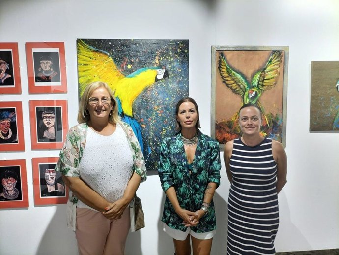 La artista multidisciplinar y autodidacta Yasmina Martínez Rivero (Santa Cruz de Tenerife, 1975) está ofreciendo su último trabajo pictórico, 'Sauvage', en el Centro de Arte Casa de Saturninita, en San Fernando de Maspalomas.