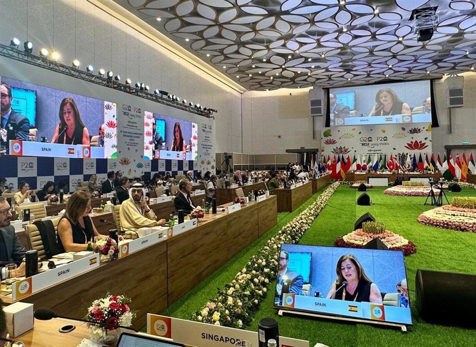 En la cumbre parlamentaria de los países del G20 que se celebra estos días en Nueva Delhi, la presidenta del Congreso de los Diputados ha señalado que los derechos y oportunidades de las mujeres mejoran significativamente el funcionamiento de la socieda