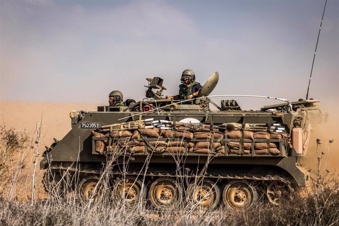 13 October 2023, Israel, Sderot: Israeli artillery units stationed near the Israel-Gaza border as fighting between Israeli troops and the militants of the Palestinian group Hamas continues. Photo: Ilia Yefimovich/dpa