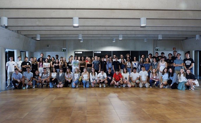 Participantes en el XIV Torneo de Debate de Bachillerato de la UPNA, en la formación impartida en la Universidad.