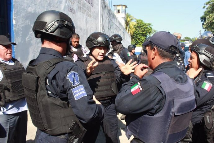 Policía tras un motín en una cárcel de Tabasco, México