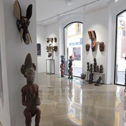 Imagen de esculturas que forman parte de la exposición 'África-Huelva, un sueño de ida y vuelta', que acoge Lepe.