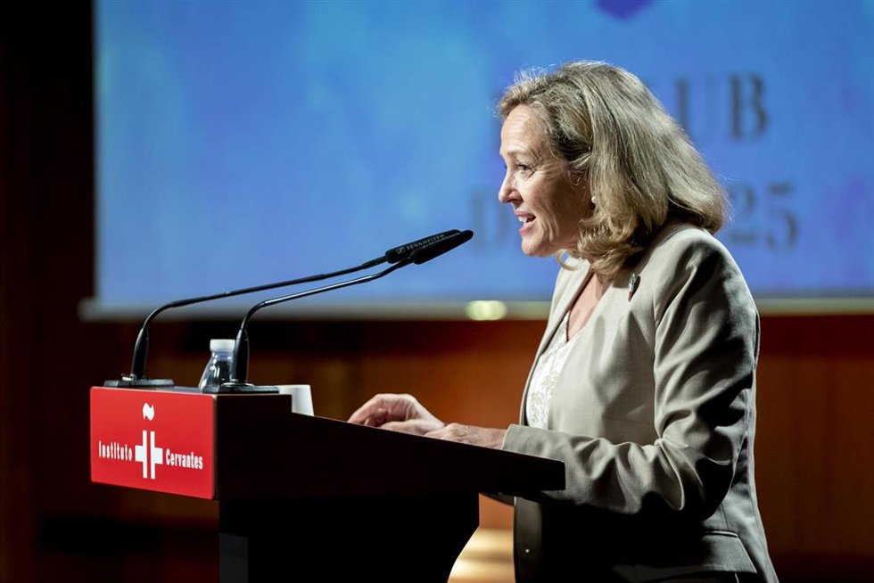La vicepresidenta primera y ministra de Asuntos Económicos y Transformación Digital en funciones, Nadia Calviño, interviene en el Instituto Cervantes, a 5 de octubre de 2023, en Madrid (España). 
