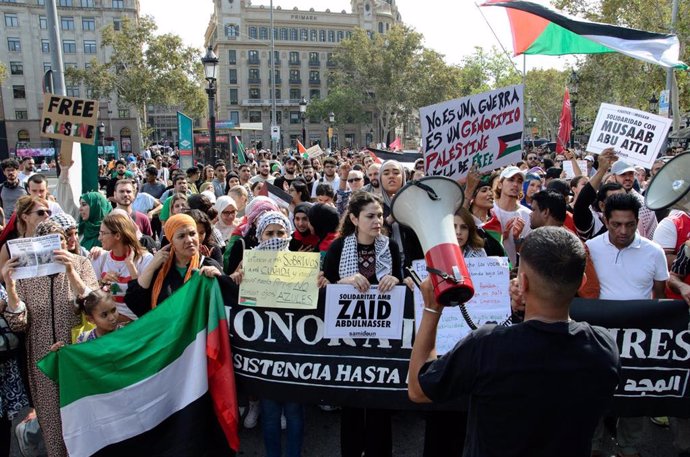Unas 700 manifestantes se manifiestan en Barcelona en apoyo a Palestina