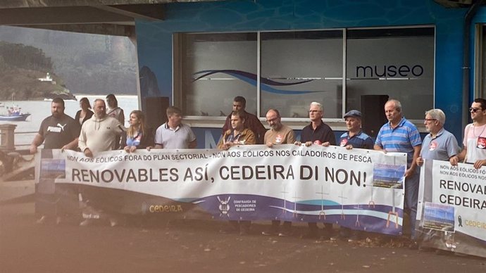 Pescadores se concentran en Cedeira (A Coruña) contra proyectos de eólica marina que "sacrifican" el sector