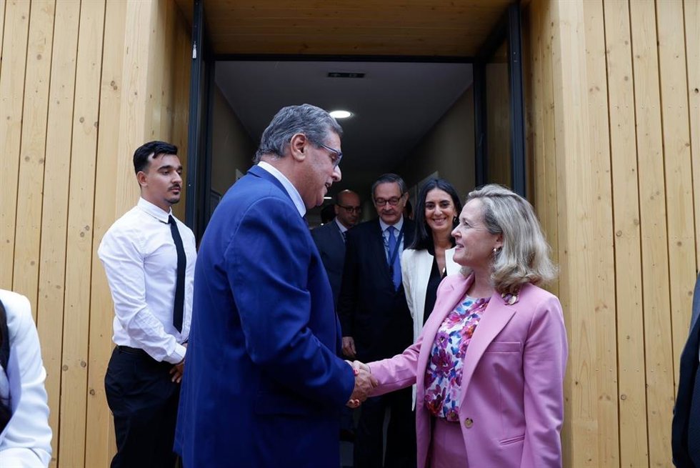 Archivo - El primer ministro de Marruecos, Aziz Akhannouch, y la vicepresidenta primera y ministra de Asuntos Económicos y Transformación Digital en funciones, Nadia Calviño