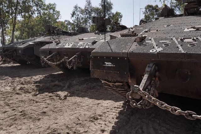 Archivo - Tanques de las Fuerza de Defensa de Israel (FDI) en la frontera con Gaza. Imagen de archivo.