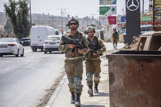 Archivo - August 20, 2023, Nablus, West bank, Palestine: Israeli army forces intensify their presence in the town of Hawara and the surrounding villages, near the shooting site of two Israeli settlers during intensive searches for the attacker, south of t