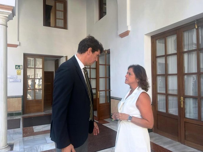 El parlamentario andaluz del Partido Popular de Almería, Juan José Salvador y la consejera de Salud y Consumo, Catalina Garcia