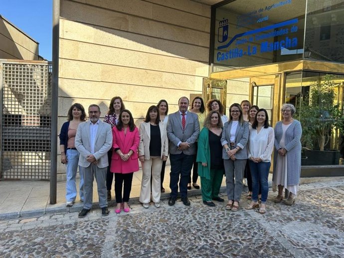 El consejero de Agricultura, Ganadería y Desarrollo Rural, Julián Martínez Lizán, se reúne con Fademur